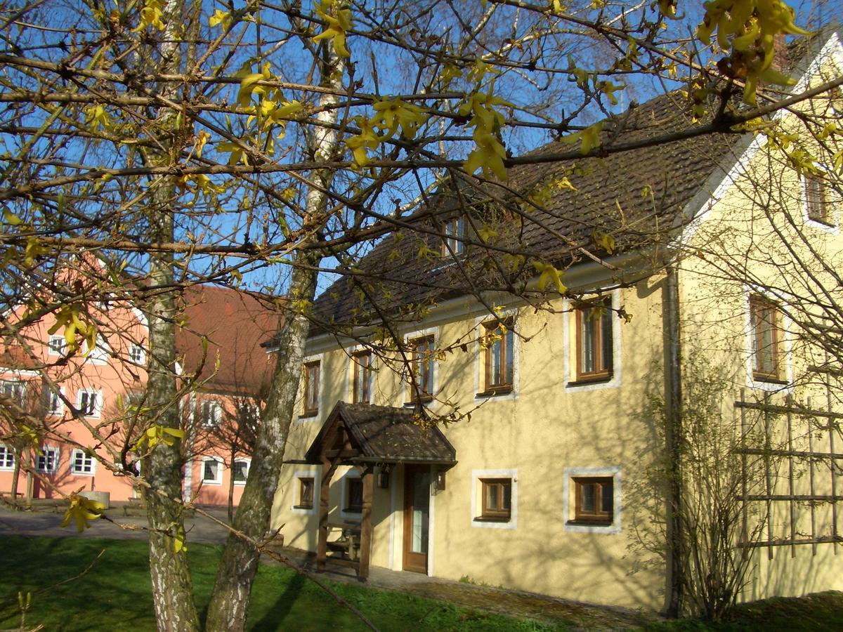 Pilgerhaus Bergen Hotel Neuburg an Der Donau Bagian luar foto